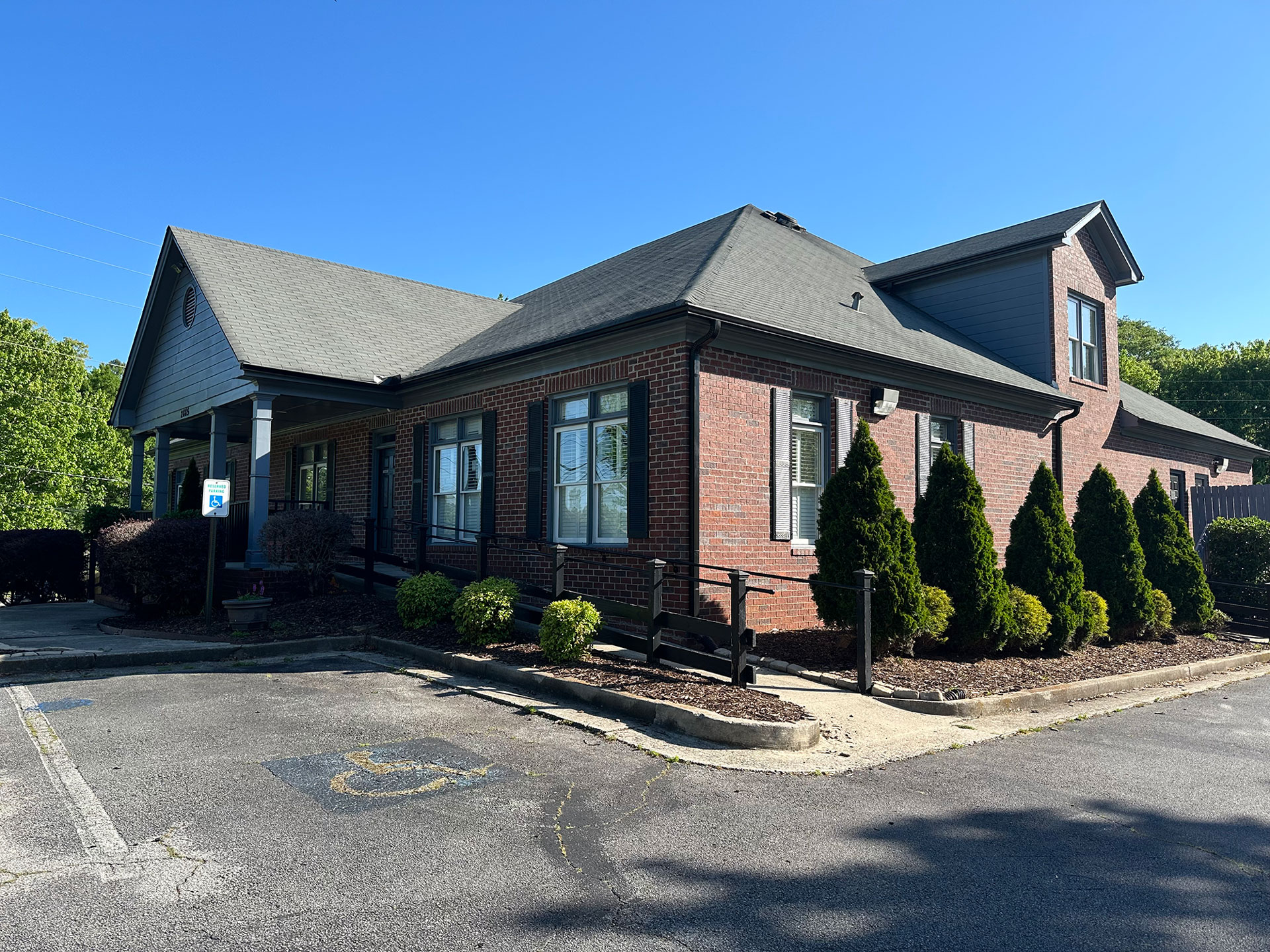 exterior of Hog Mountain Animal Hospital